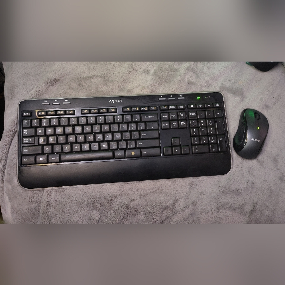 Logitech K20 Advanced Wireless Keyboard and Mouse Combo